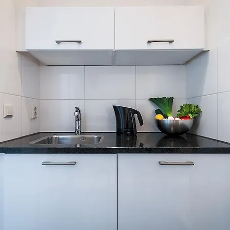 Short Group Rijksmuseum View Serviced