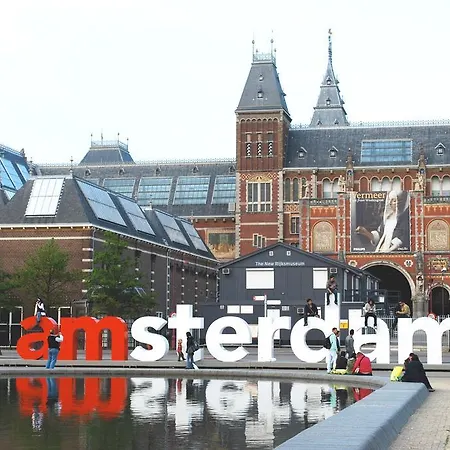 Short Group Rijksmuseum View Serviced * Amsterdam