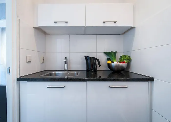 Short Group Rijksmuseum View Serviced