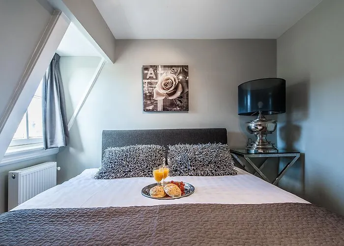 Апартаменты Short Group Rijksmuseum View Serviced