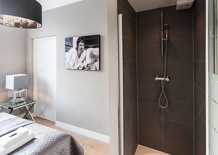 Short Group Rijksmuseum View Serviced Амстердам