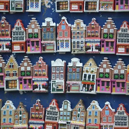 Short Group Rijksmuseum View Serviced