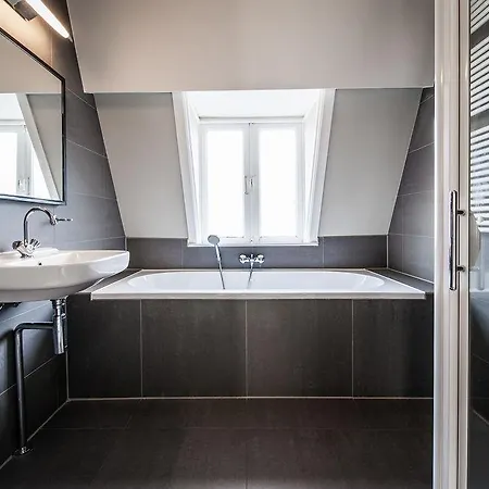 Short Group Rijksmuseum View Serviced