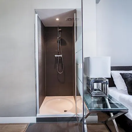 Short Group Rijksmuseum View Serviced 阿姆斯特丹